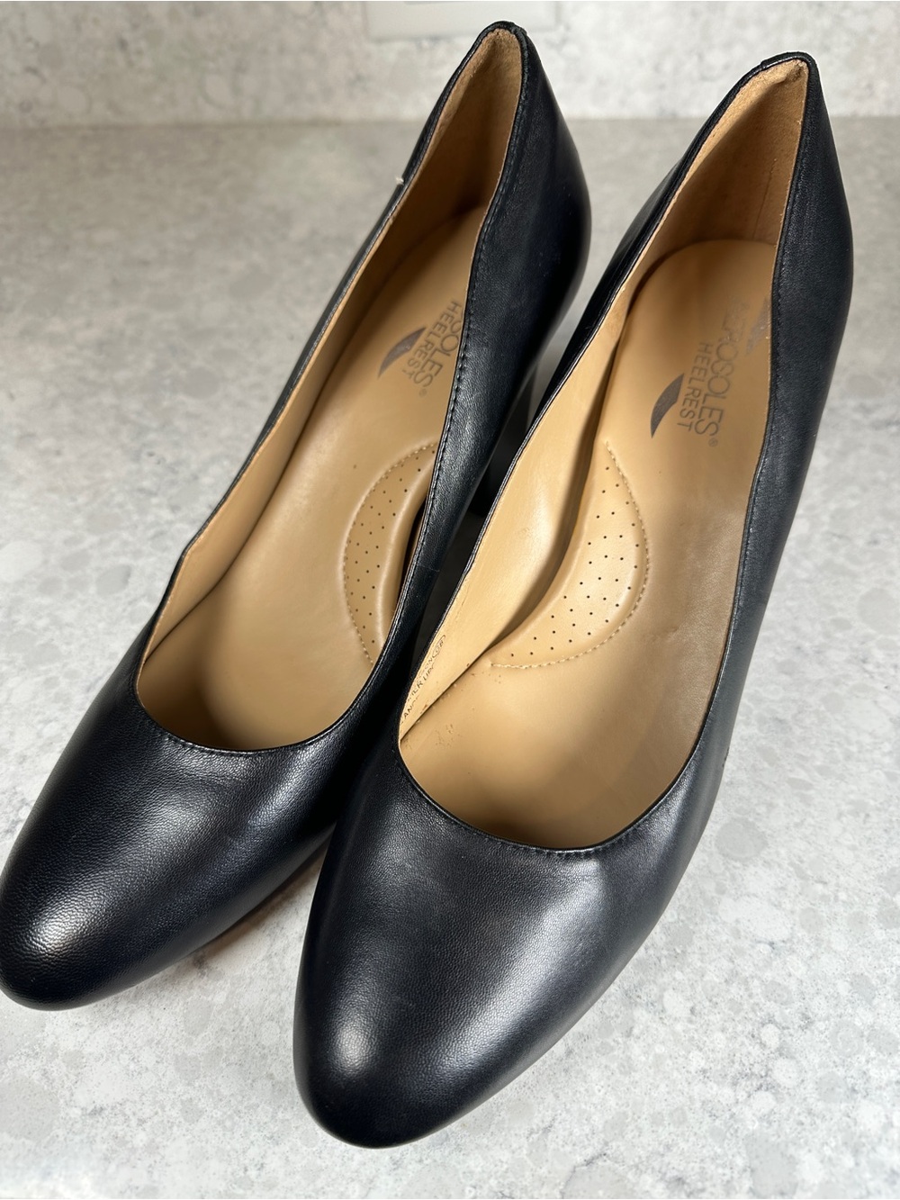 AEROSOLES Black Leather Round-Toe Heels - Women's
